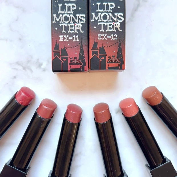 リップモンスター EX-11とEX-12、それぞれと似た定番色を並べた写真