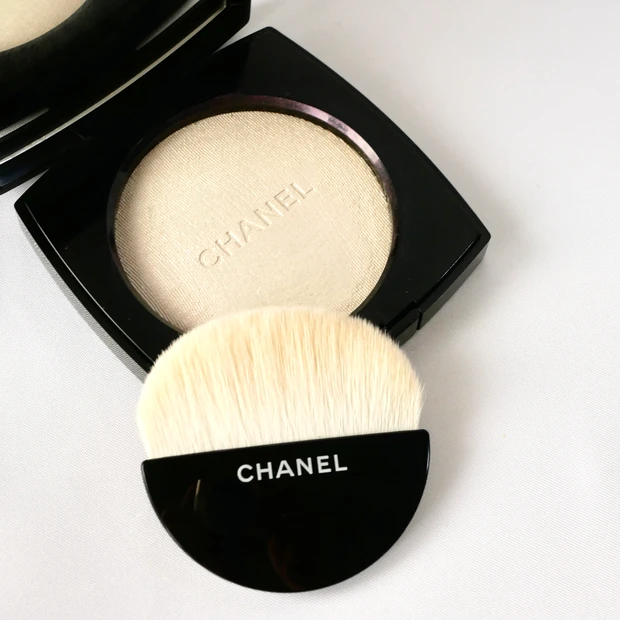 CHANEL(シャネル) プードゥル ルミエール 40 ホワイト オパール フェイスパウダー