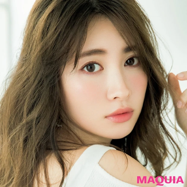 【まずは顔タイプを診断】派手顔の小嶋陽菜さんは、あっさり系アイメイクでナ…