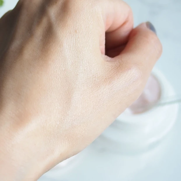 「ブライトニング スキンケアパウダー」のテクスチャー