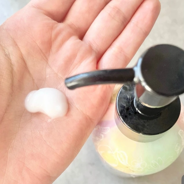 お風呂で簡単に角質ケア！オフロゴマージュでつるすべ肌が叶う3つの理由。【ロゼット】_2_1