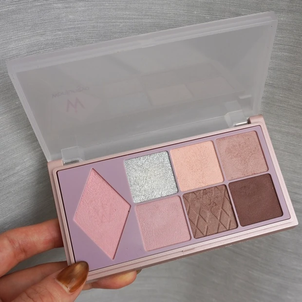 wonjungyo(ウォンジョンヨ) W デイリームードアップパレット 01 ソフトモーブピンク（2,420円）