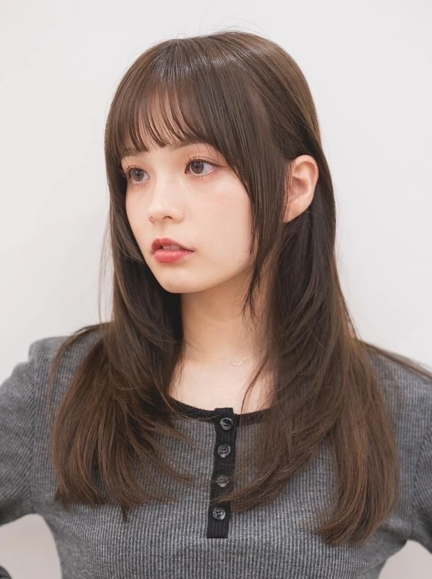 ヘアカタログ　ミディアム　ミディアムヘア　前髪あり　スタイリング