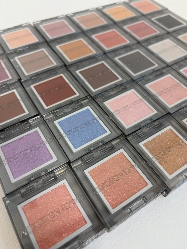 アディクションのシングルアイシャドウ60色を全色スウォッチ