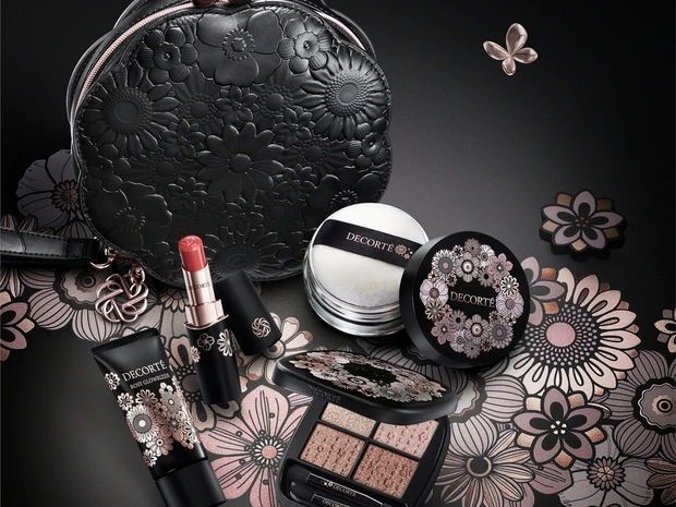 コスメデコルテの大人気4色パレット＆リップの限定色を含むポーチ付きメイクコフレが解禁！【クリスマスコフレ2025】