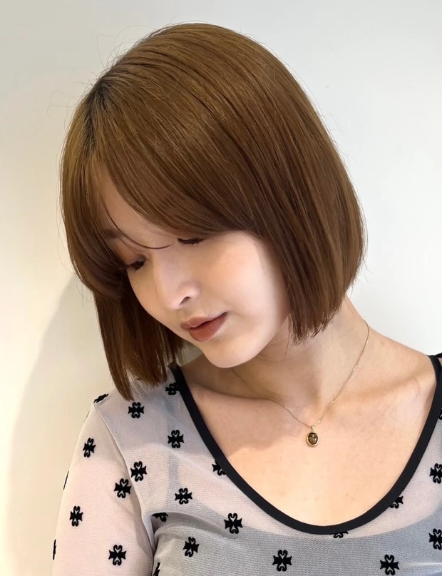 秋におすすめの髪型  ベージュ系カラーの大人ミニボブ