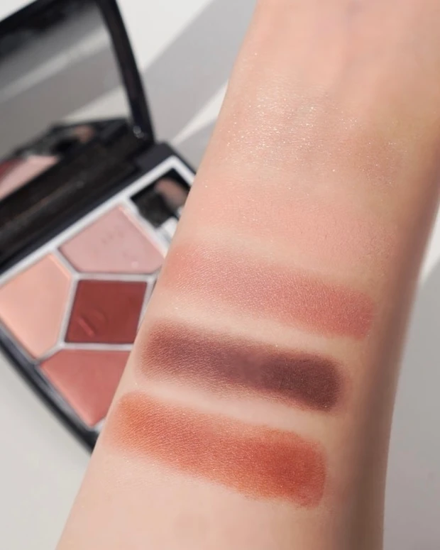 【石原さとみさん風メイクで印象チェンジ！】メイクで雰囲気を近づけるテクニックをご紹介します✨MAQUIA11月号のカバーモデルの石原さとみさんになりたい💭_2_4