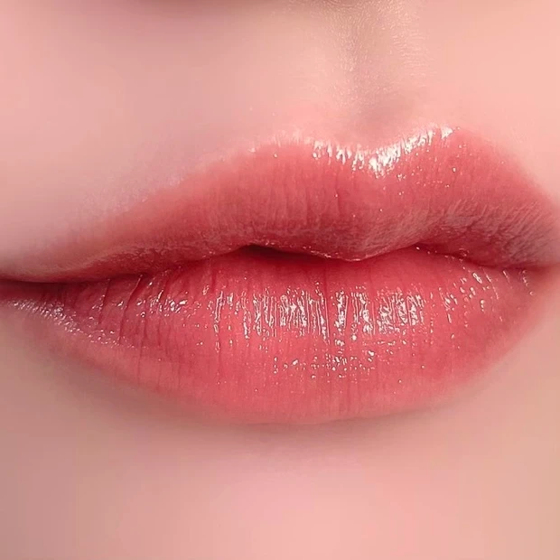 KATE リップモンスター 限定色 104 桜のひと時 着画