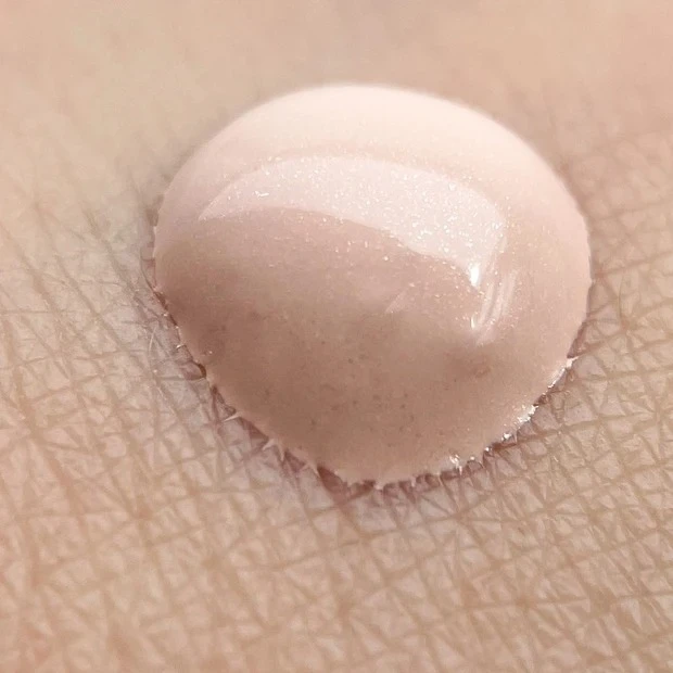 コスメデコルテ ロージー グロウライザー MAQUIA エキスパートRihoさん テクスチャー