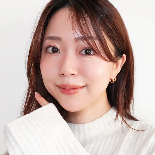 白ニット×オレンジメイク インフルエンサー Anna