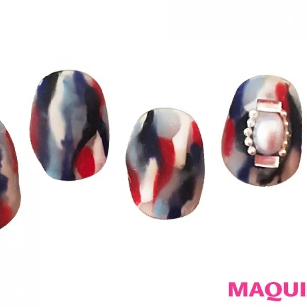 スモーキーネイルとしずくをマットに！ モード感あふれる斬新マットネイル