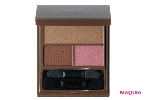 【2023年最新】おすすめアイブロウランキング_【MAQUIAプチプラコスメグランプリ2023】アイブロウ部門TOP3_フーミー マルチアイブロウパウダー レディモーヴ ¥1980/Nuzzle