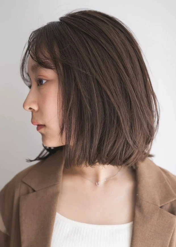 40代におすすめの「若見えボブヘア」9選_②ペタンコ髪が瞬時にふんわり! ピンクブラウンボブ_サイド