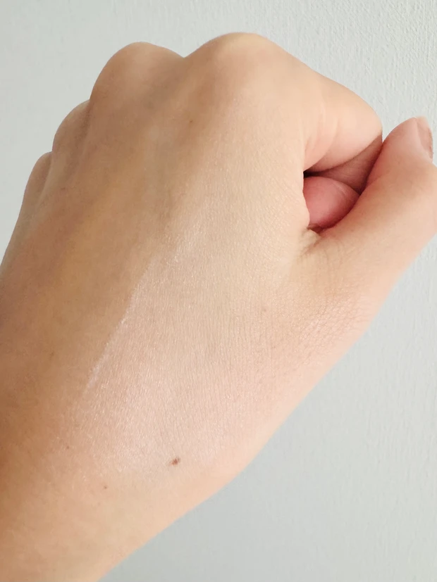 資生堂のエッセンススキンセッティングパウダーのスウォッチ