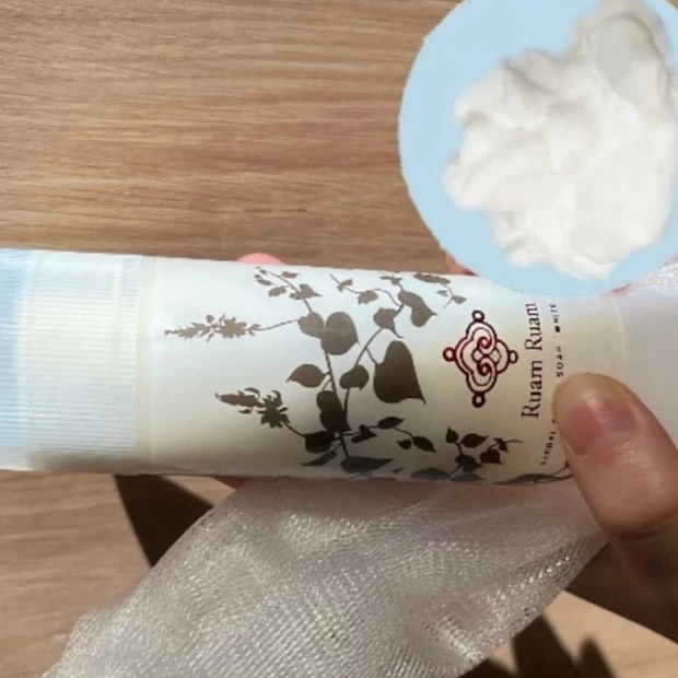 天然由来の美容成分と濃密泡で、洗顔しながらスキンケア。