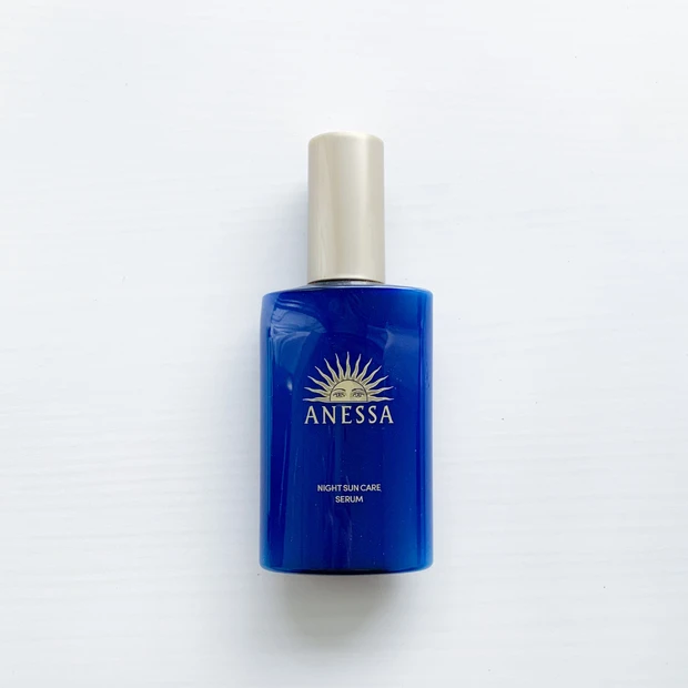 アネッサ ナイトサンケア スキンセラム(医薬部外品)のボトル写真