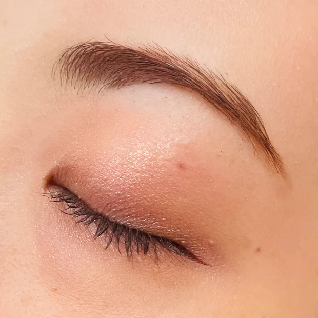 キングダムのリキッドアイライナー ブラウンブラックの使用イメージ