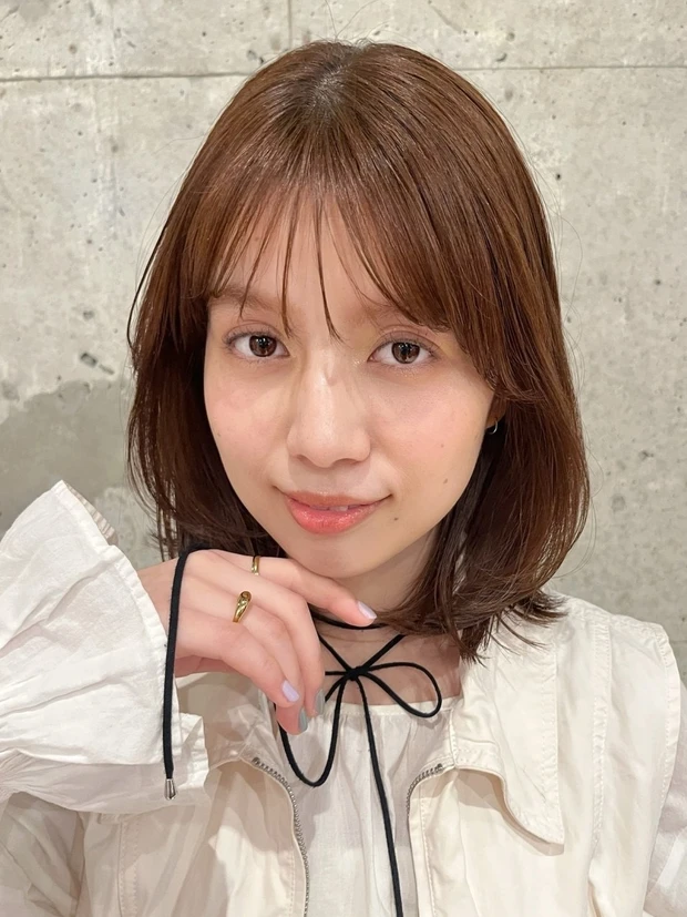 ヘアカタログ ミディアム ミディアムヘア 前髪あり スタイリング