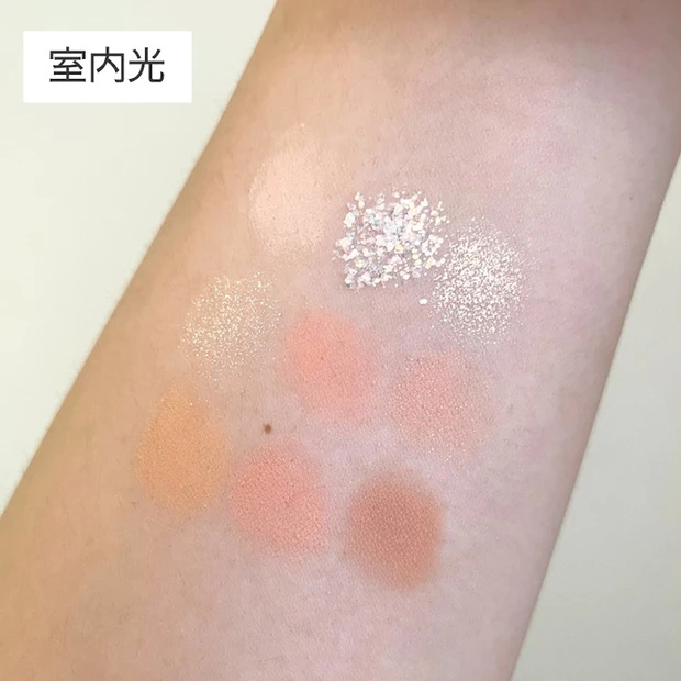 26 ゴールデンフラワーのスウォッチ 室内光