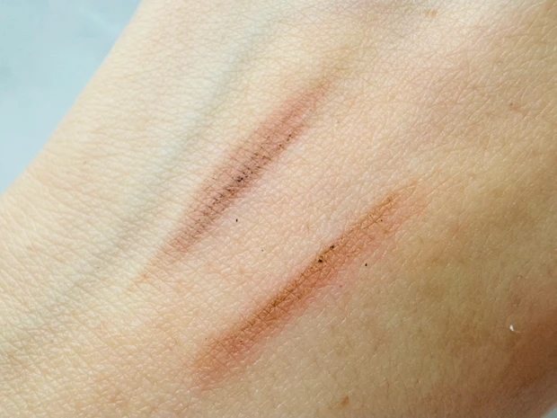 キャンメイクのスタイリングエッジアイブロウのスウォッチ