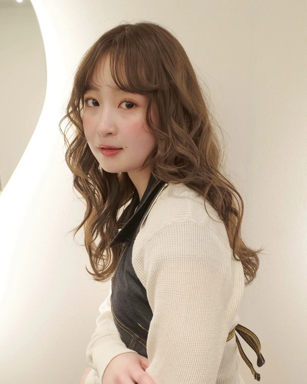 ヘアカタログ ロング ロングヘア 前髪あり サイド