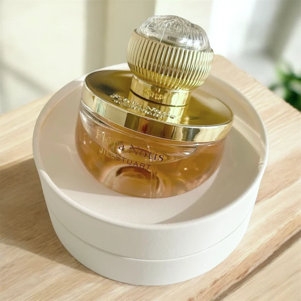 アイコニックブルーム オードパルファン パッケージ