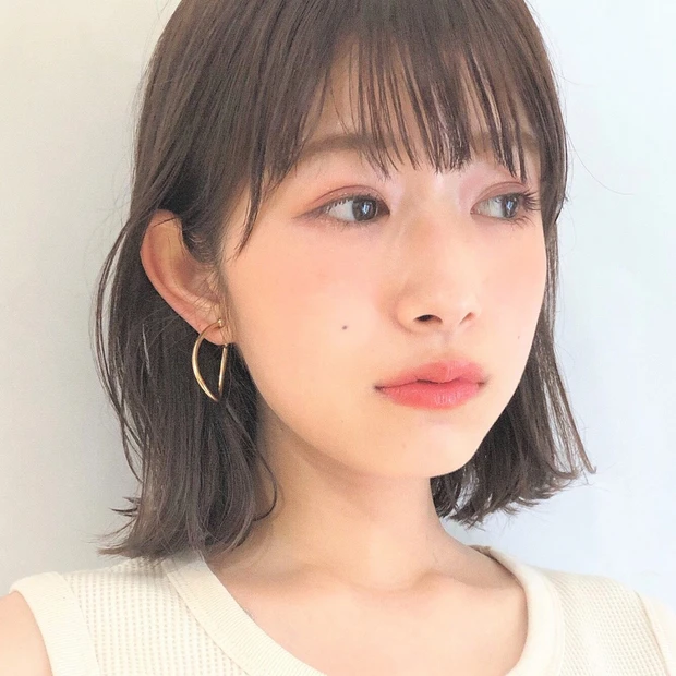 【ベージュカラーのボブ】ナチュラル&ムーディが今っぽい! ソフトスウィングボブ