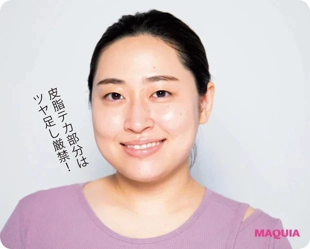 丸山礼さん実演・オンラインでの美人メイク_パウダータイプのハイライトで目尻のCゾーンと鼻筋の側面にピンポイントで入れて。