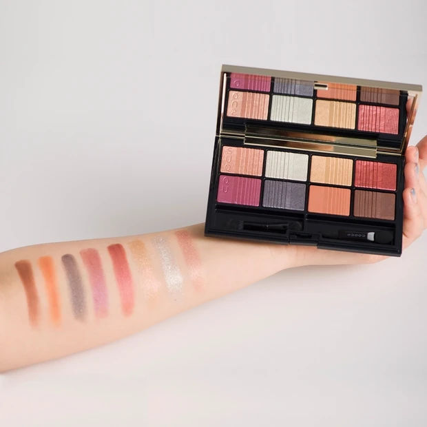 「まるで宝石!?」上品な艶と輝きに人気集中! SUQQUの8色入り限定アイパレットを全色比較【クリスマスコフレ2020】