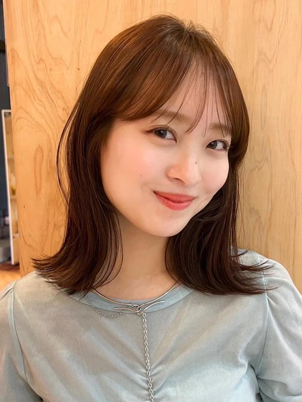 前髪あり ミディアム ミディアムヘア くびれ ひし形 大人可愛い