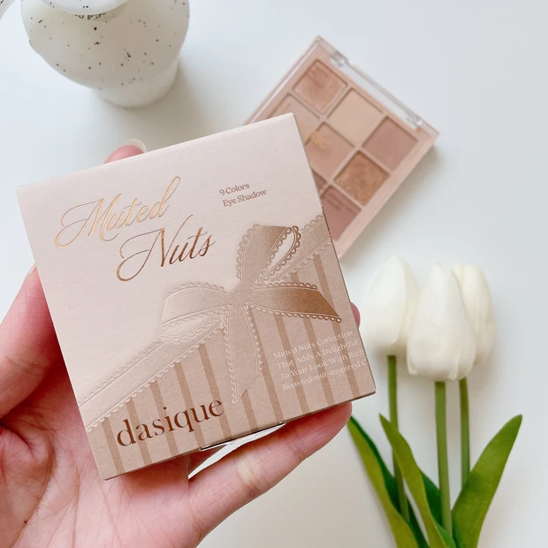 デイジーク アイシャドウパレット パッケージ