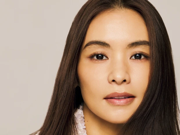 【滝沢眞規子さんの愛用コスメ6選】 「時短や一石二鳥が好き」だから変わらず美しい！インタビューも必見