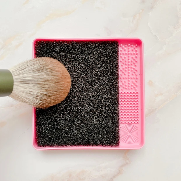 【ダイソー メイクブラシドライクリーナー】おすすめ！ブラシに付いたパウダーを簡単に落とせます！〜金曜夜のぶっちゃけ美容#15〜_6_1