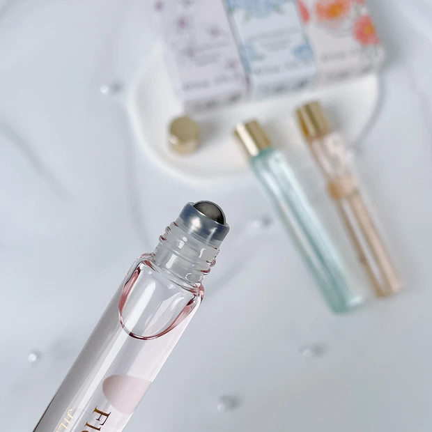 フローラノーティスジルスチュアート 限定 ロールオン香水