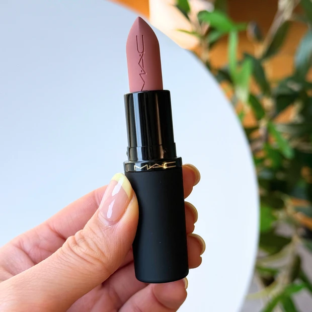 M·A·C パウダーキスヘイジーマットリップスティック 905ビーマイブライズメイド