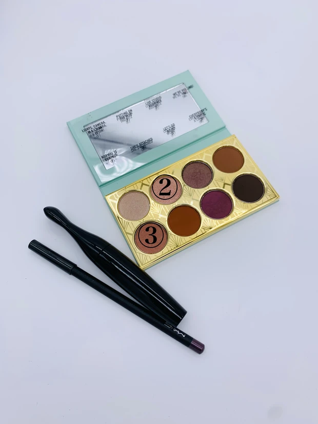 M.A.C ビュー フロム ザ トップ アイ キット: ミディアム