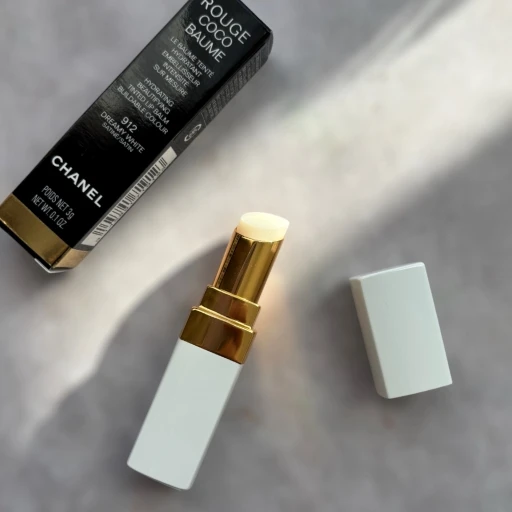 シャネル ルージュ ココ ボーム 912 ドリーミー ホワイト