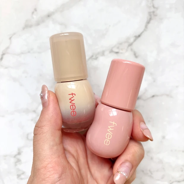 fwee 3Dボリューミンググロス 日本限定色 ミルクティー70％とバニラ70%を比較