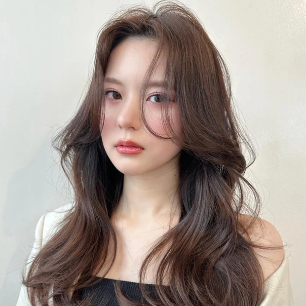 ロング レイヤー ヘア 髪型 ヘアスタイル 大人 前髪なし