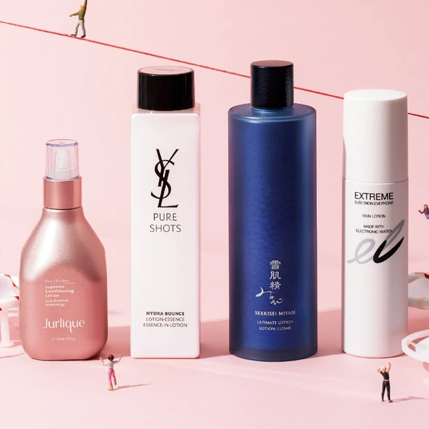 リフトアップもかなう! 夏こそ投入したい高機能化粧水4選