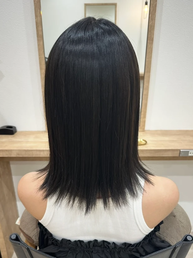 ミディアムボブ　オリーブ