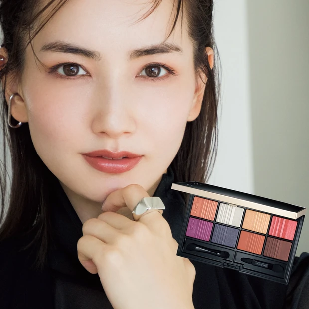 スックのホリデーコンパクトでアイレシピ 雰囲気の違う3つのメイクに注目 Happy Plus One ハピプラワン