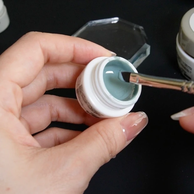 くすみブルーカラーのジェルでフレンチライン