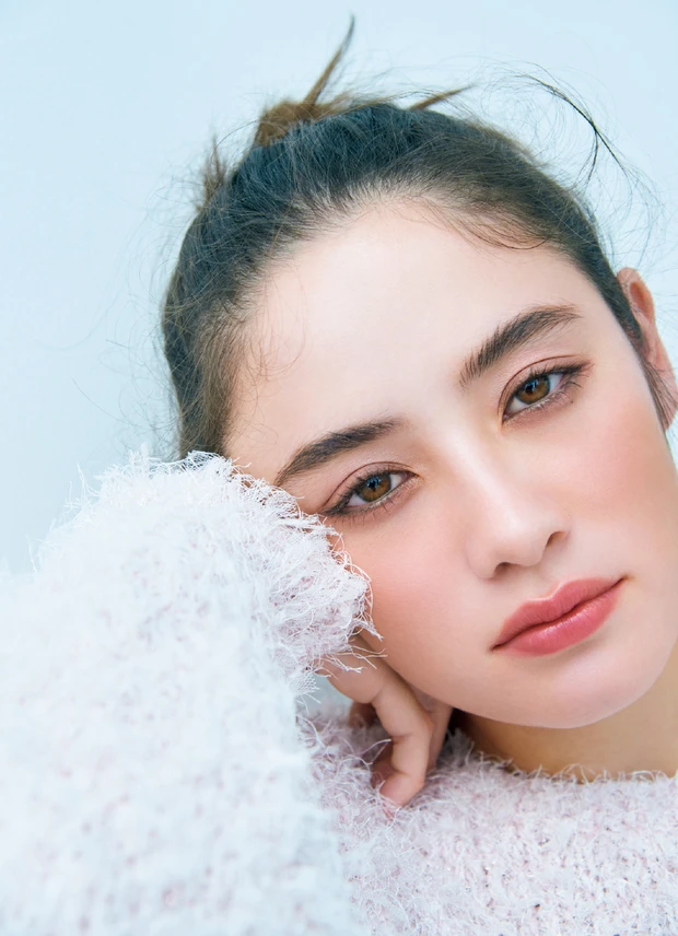 ピンクのアイパレットで作るおすすめピンクメイク5選_2.「温もりピンク」の陰影で柔らかな色気を演出するピンクメイク_1