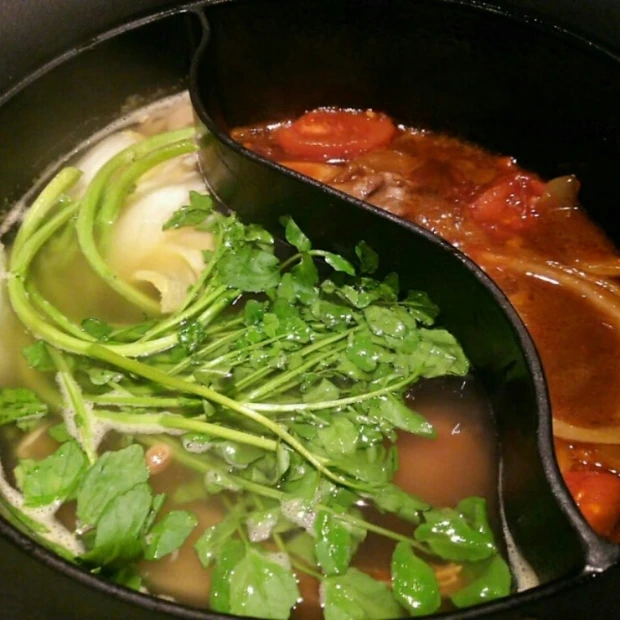 しゃぶしゃぶ温野菜の春限定鍋は「梅だしクレソン鍋」と「トマト黒毛和牛すき焼き」♡