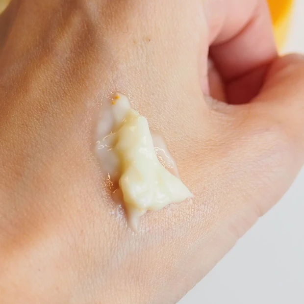 「フロムロストゥービューティー メルティボディババロア」のテクスチャー