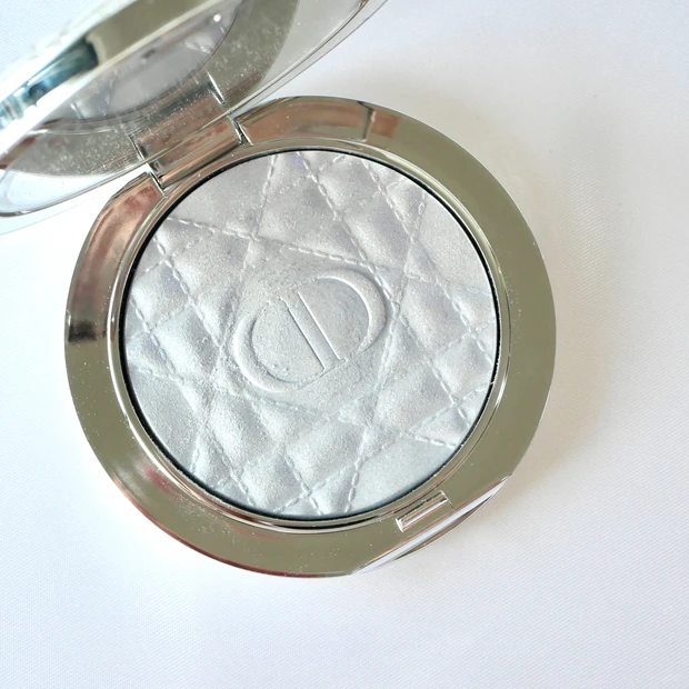 Dior ディオールスキンフォーエヴァー グロウ ルミナイザー ハイライト ブルーストロボ