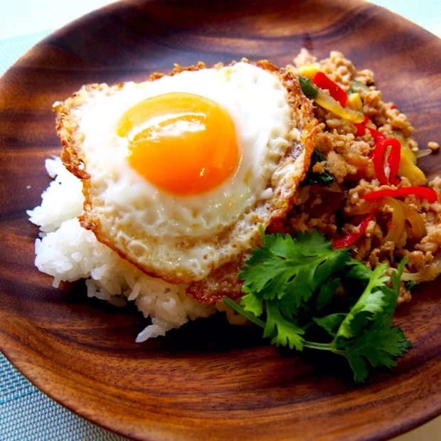 簡単★時短レシピ！鶏肉でヘルシー本格派エスニック「ガパオライス」