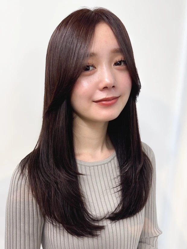 ヘアカタログ ロング ロングヘア センターパート 正面