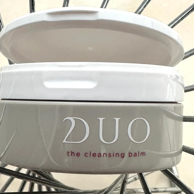 とろけるようにメイクオフ 　体温ではなく圧で溶ける「デュオ ザ クレンジングバーム」_2_1